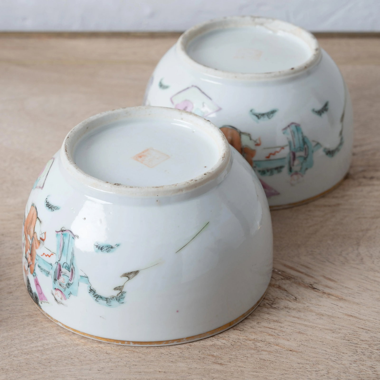 A Pair of Famille Rose Lidded Jars, 19th Century - 9