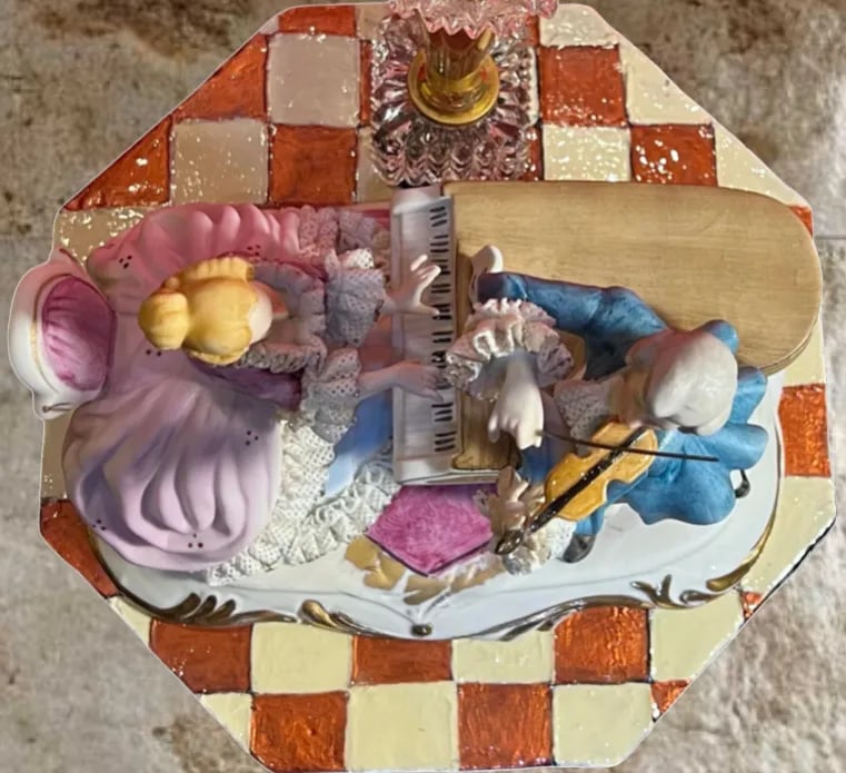 Vintage Porcelain Figural Table Lamp: Musician Couple - 8