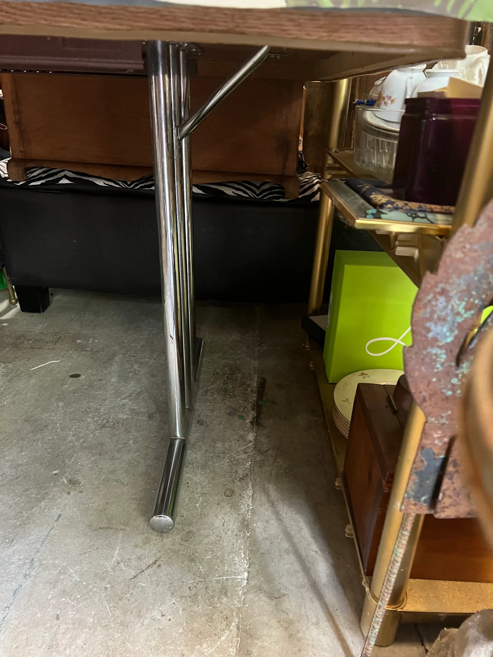 1970s Vintage Mid-Century Chrome and Laminate Dining Table With Extended Leaf - 7