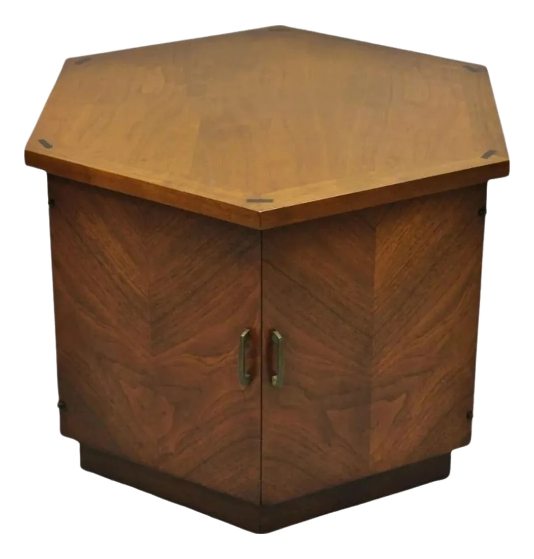 Mid 20th Century Lane Altavista Mid Century Modern Walnut 2 Door Side Drum Cabinet End Table: Vintage Lane Altavista Mid Century Modern Walnut 2 Door Drum Table Cabinet. Item features beautiful wood grain, 2 swing doors, quality American craftsmanship. Circa Mid 20th Century. Measurements: