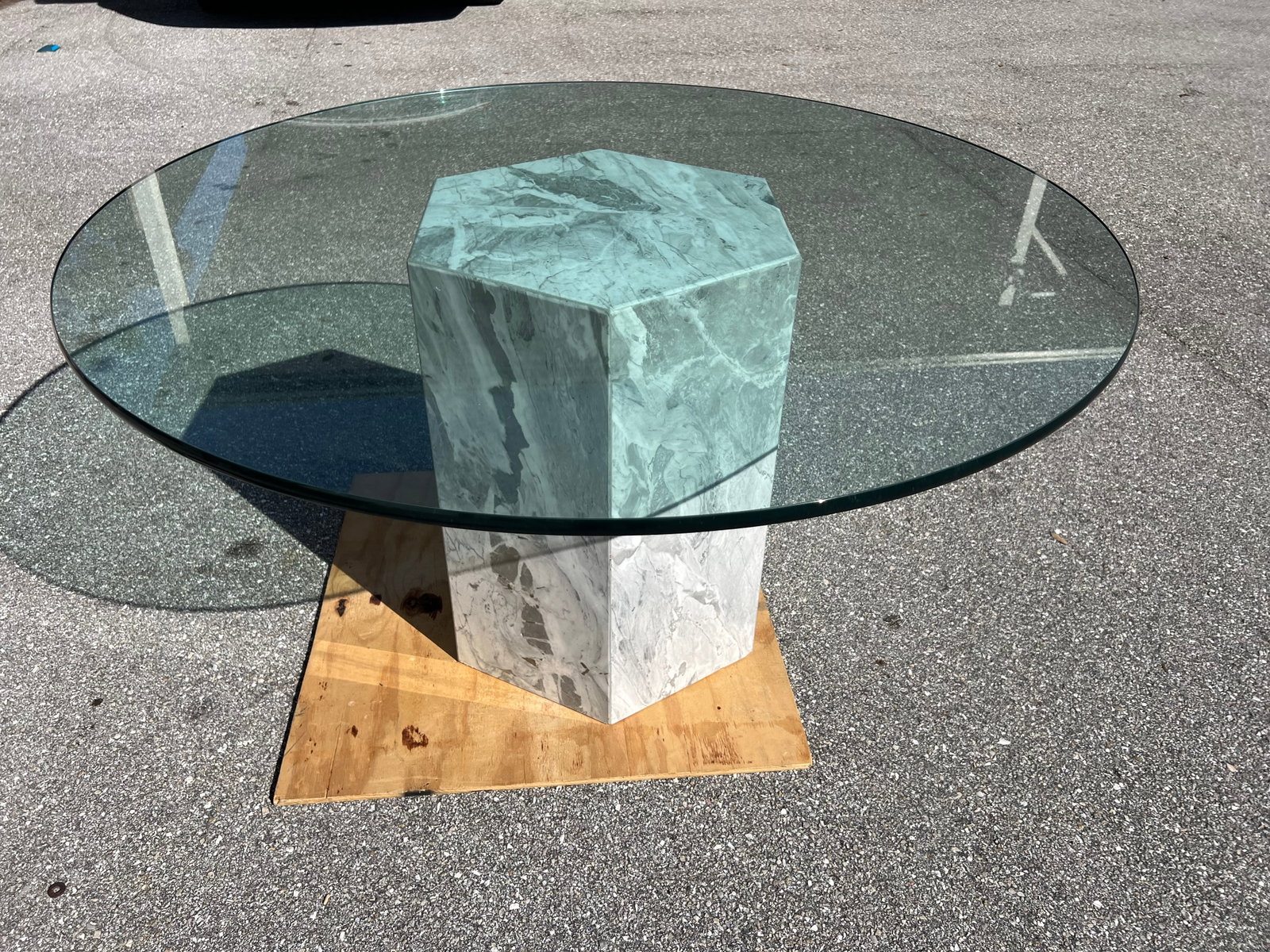 Italian Modern Sculptural Octagonal Shaped Dining Table in Marble, Made in 1970s - 3