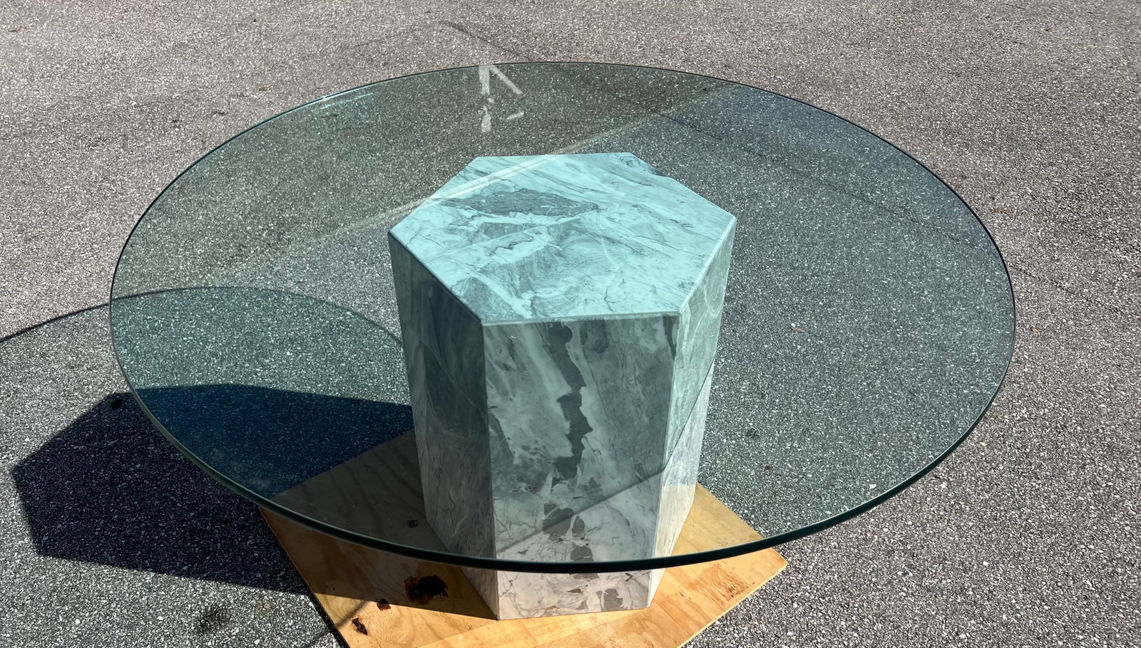 Italian Modern Sculptural Octagonal Shaped Dining Table in Marble, Made in 1970s - 5