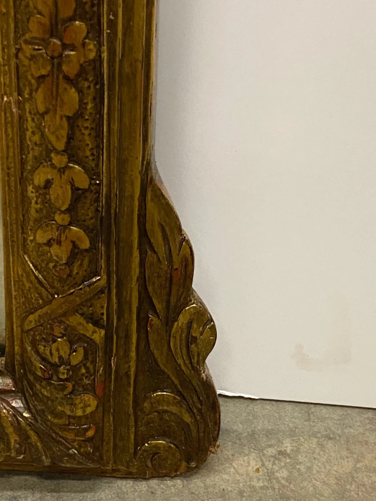 Large Italian Carved Venetian Gold Walnut Mirror - 9