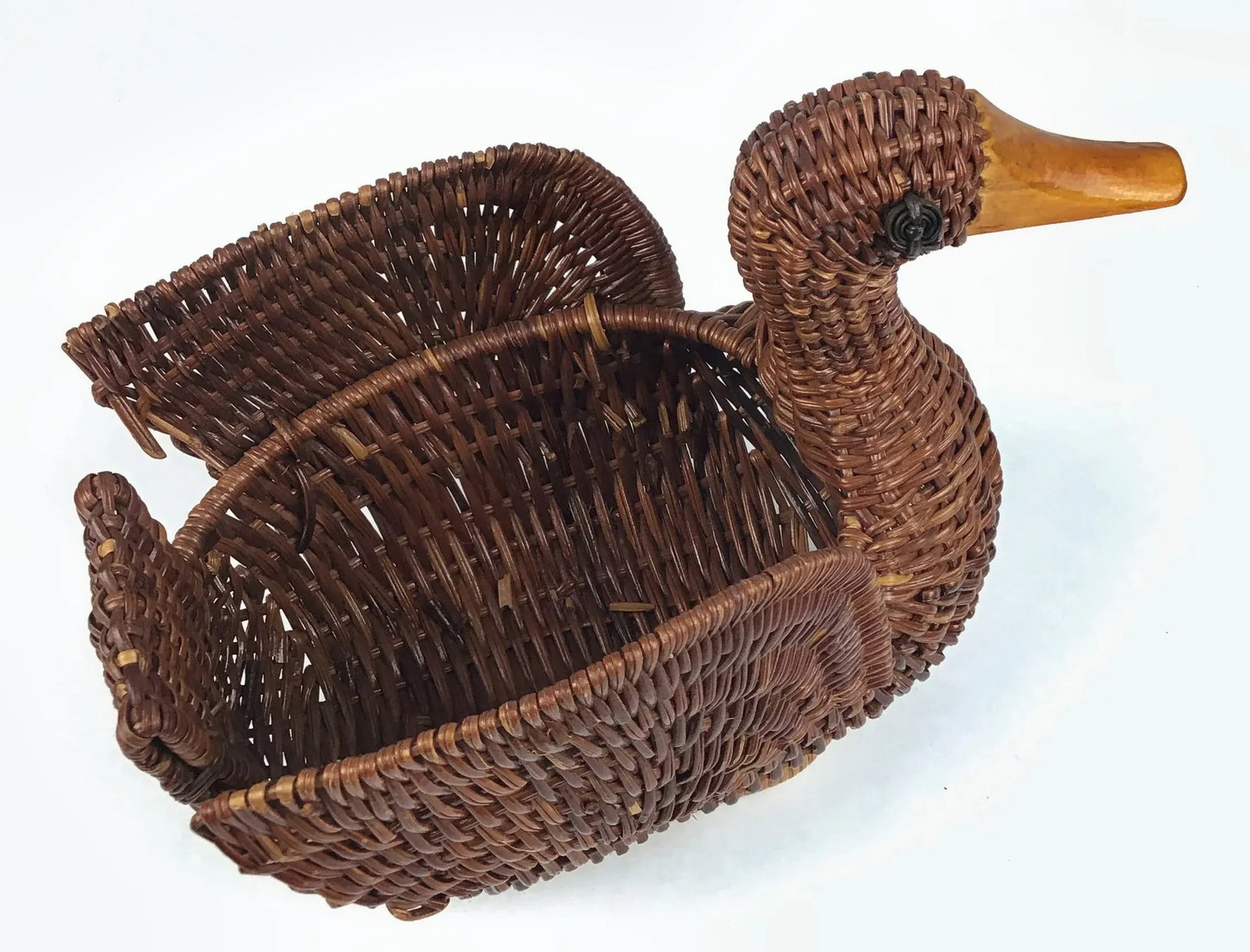 Boho 1970s Woven Wicker Duck Trinket Basket - 2