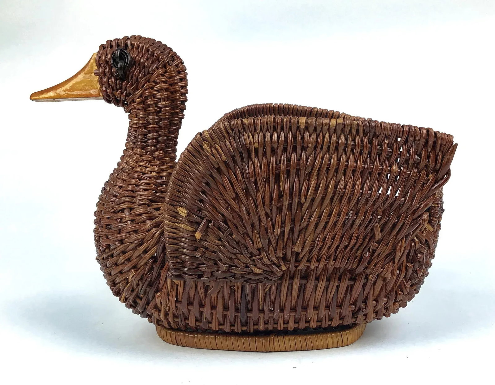 Boho 1970s Woven Wicker Duck Trinket Basket - 9