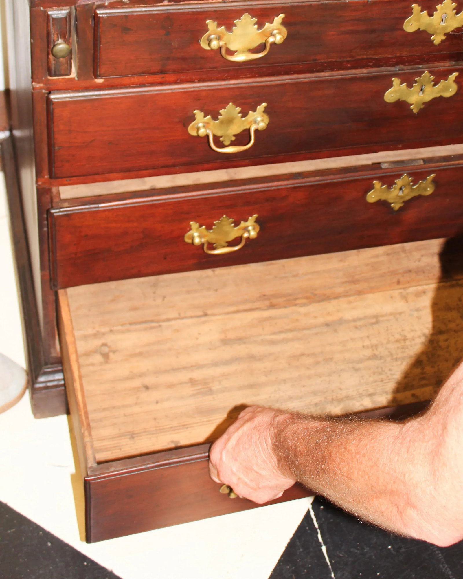 Antique Solid Mahogany Secretary Desk With Brass Hardware, Signed Plymouth Ma (Massachusetts) - 4