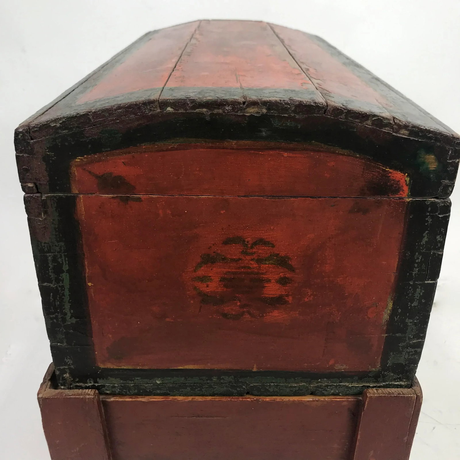 Vintage Rustic Mexican Blanket Chest - 8