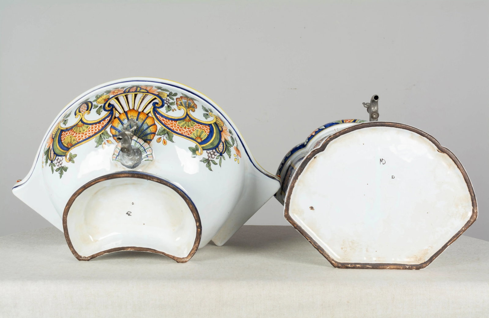 French Desvres Faience Lavabo - 9