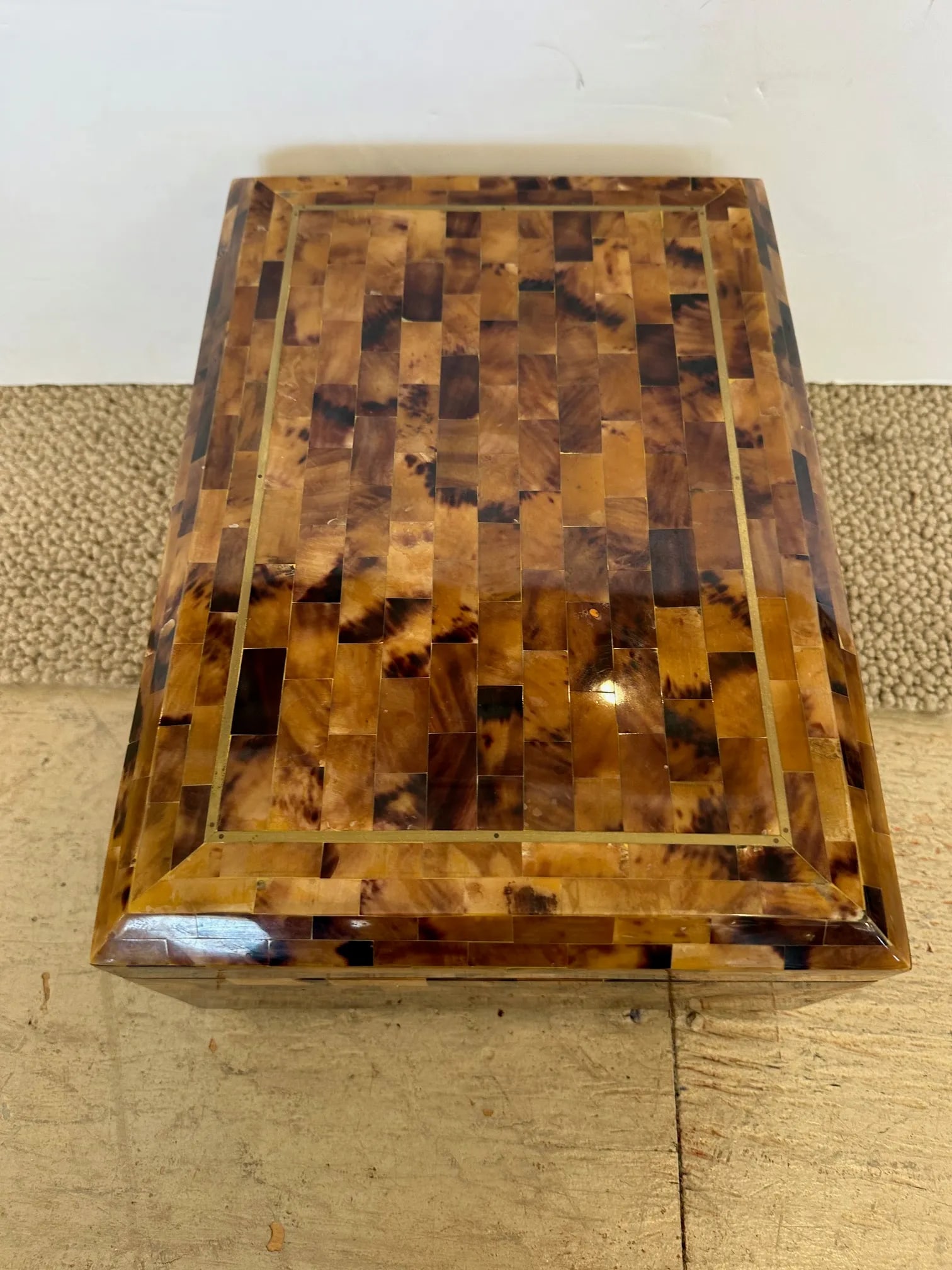 Glossy Horn Box With Brass Inlay and Ball Feet - 10