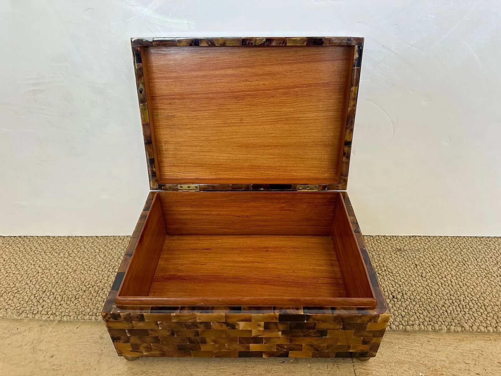 Glossy Horn Box With Brass Inlay and Ball Feet - 5