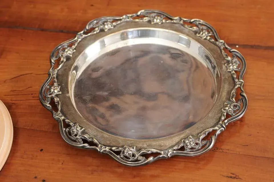 Late 19th Century English R.F. Mosley & Co Round Silver Plated Tray With Pierced Scalloped Border - 4
