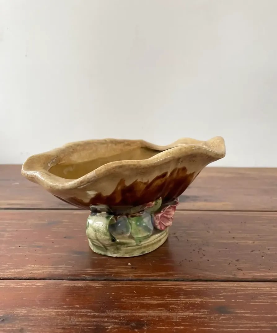 Vintage Majolica Clamshell Shaped Pedestal Bowl With Floral Designed Base - 3