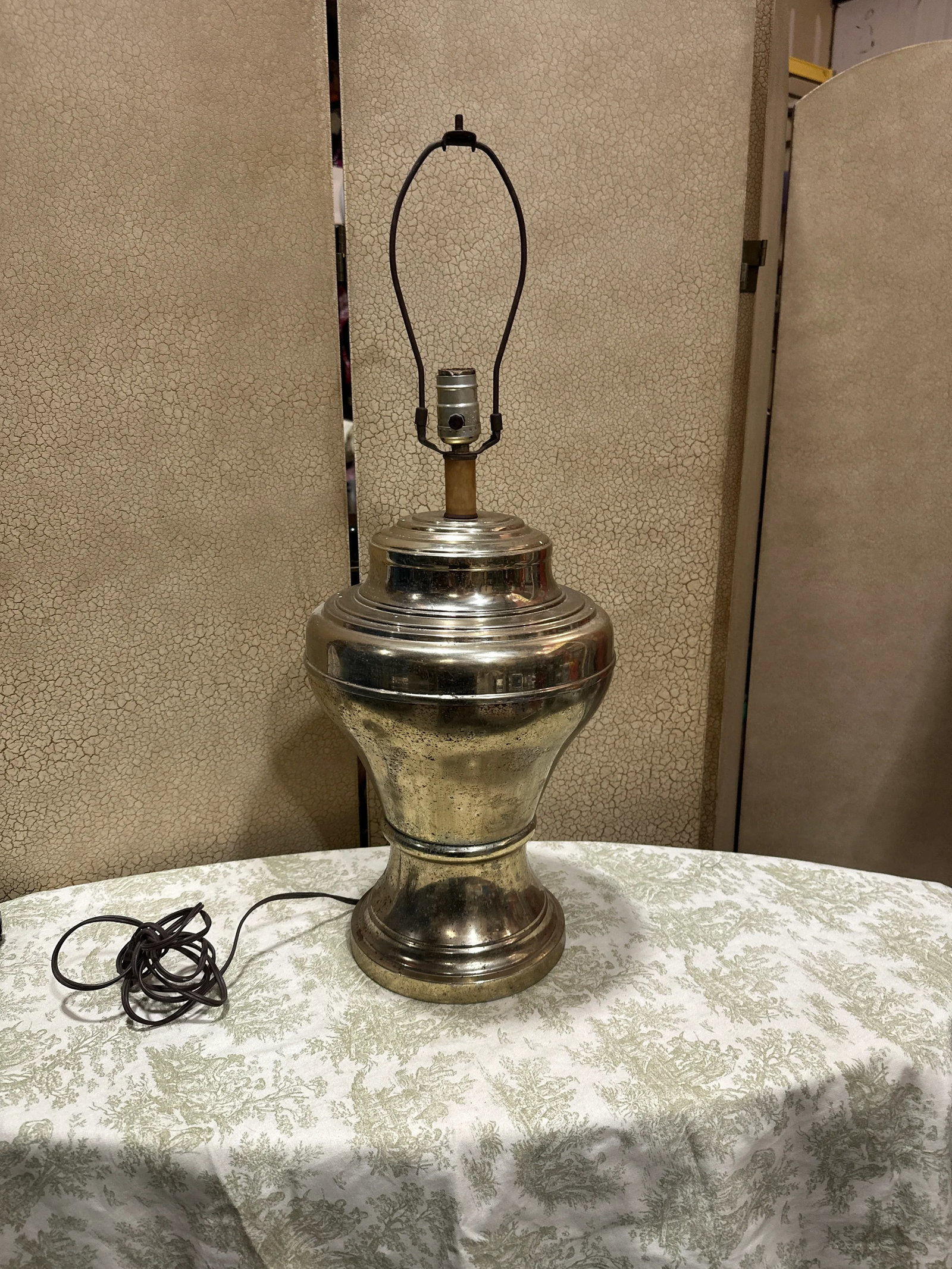 1970s Simple Vintage Silver Urn Style Table Lamp - 4