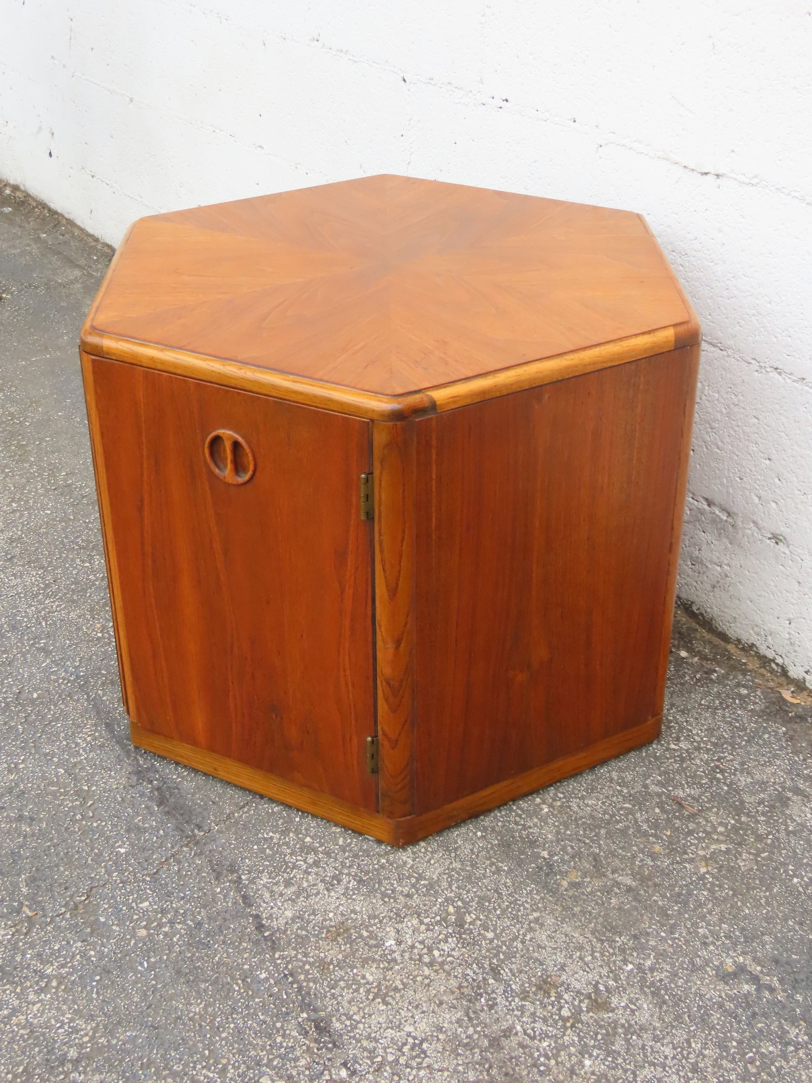 Lane Hexagon Mid Century Modern Nightstand Side End Lamp Table Bar Commode 6315 - 6