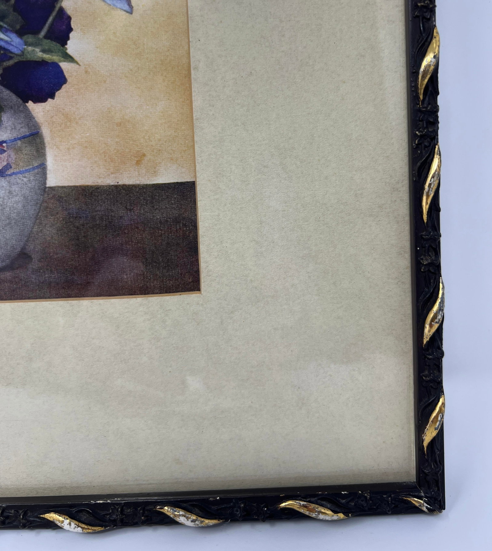 Floral Still Life Print in Period Gilt-Accented Frame, Early 20th Century - 3