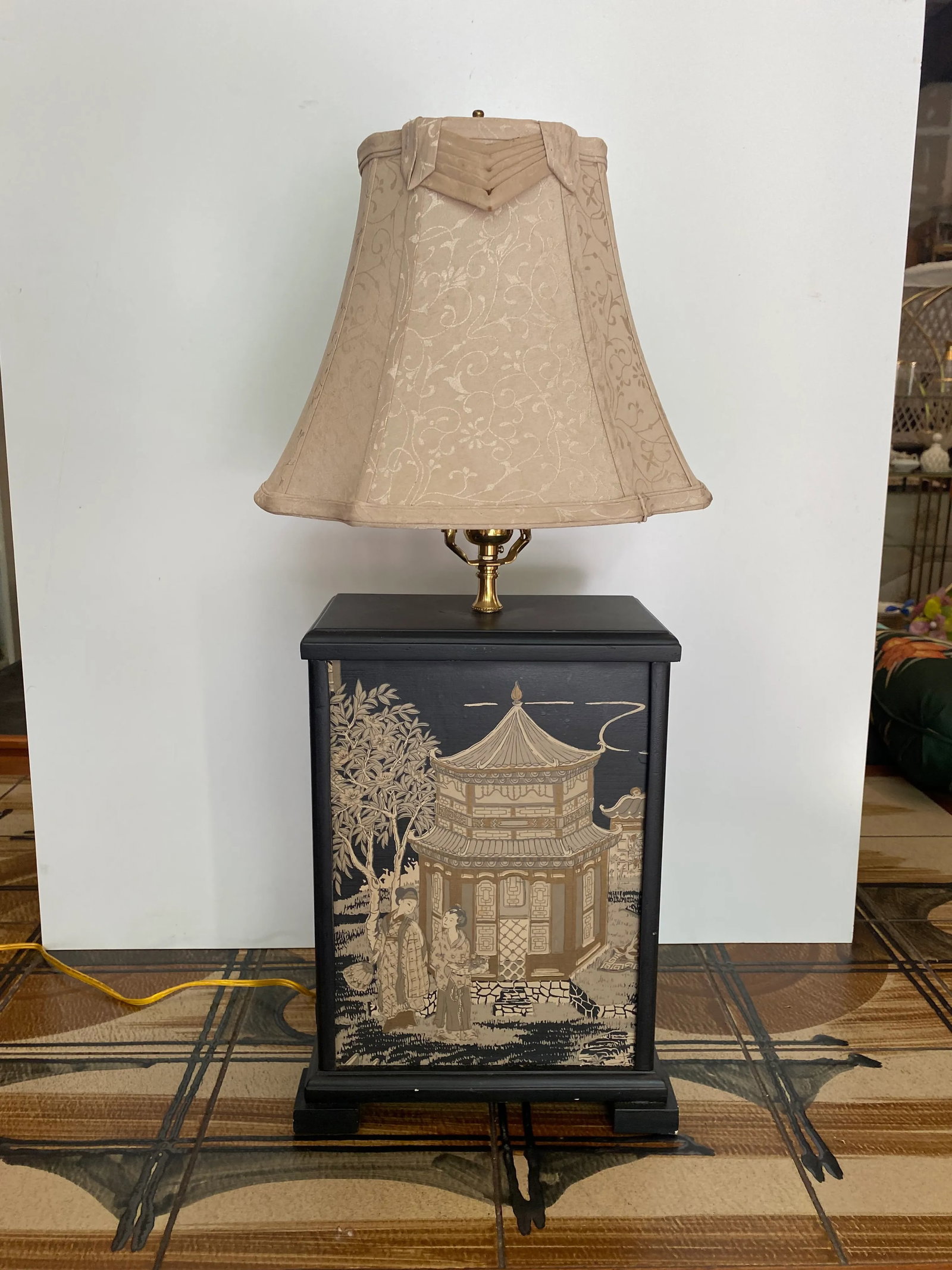 1960s Chinoiserie Wooden Lamp - 8