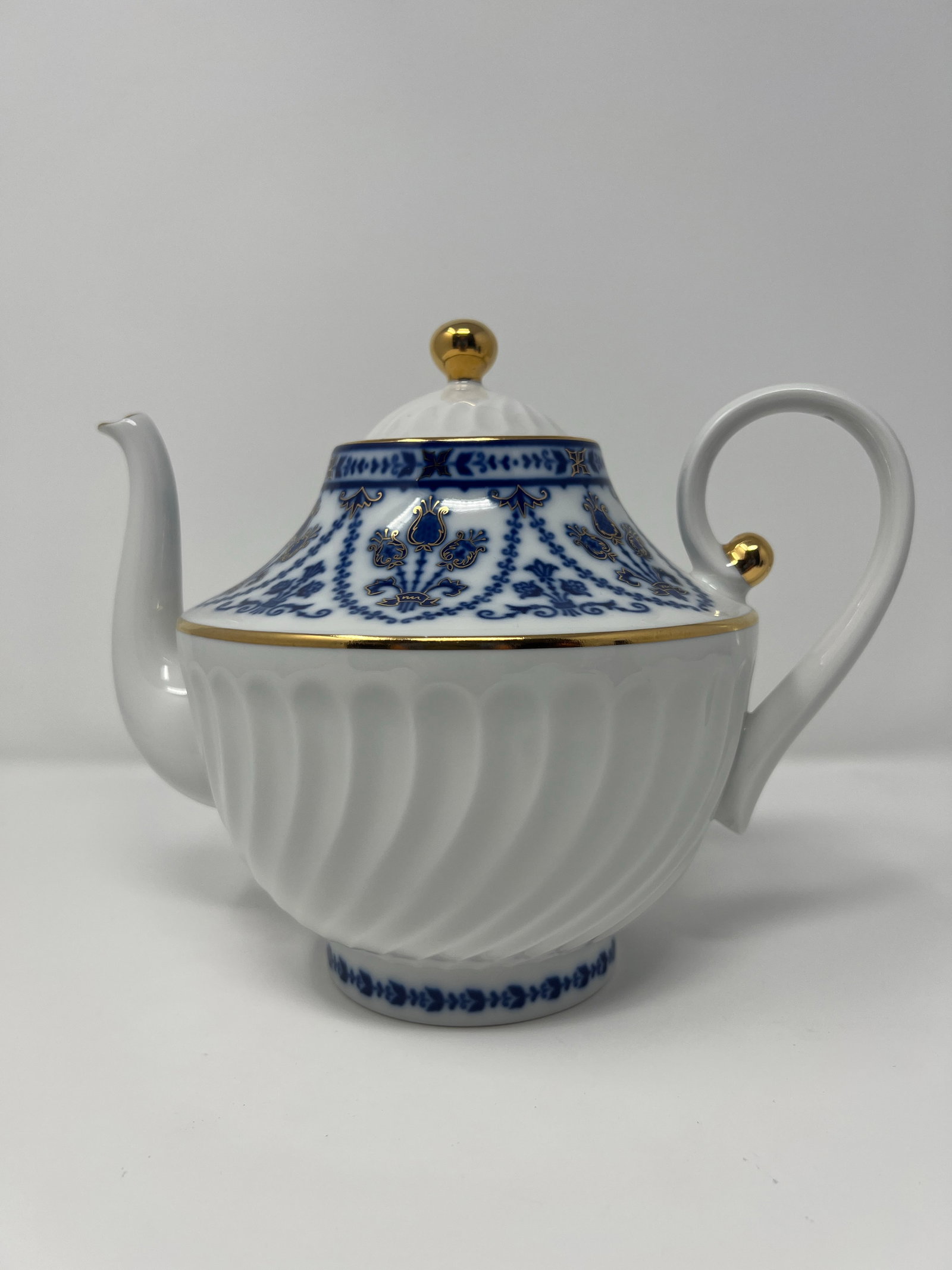 1970s Russian Lomonosov Hand-Decorated Porcelain Teapot With Cobalt Blue & Gold, St. Petersburg - 2