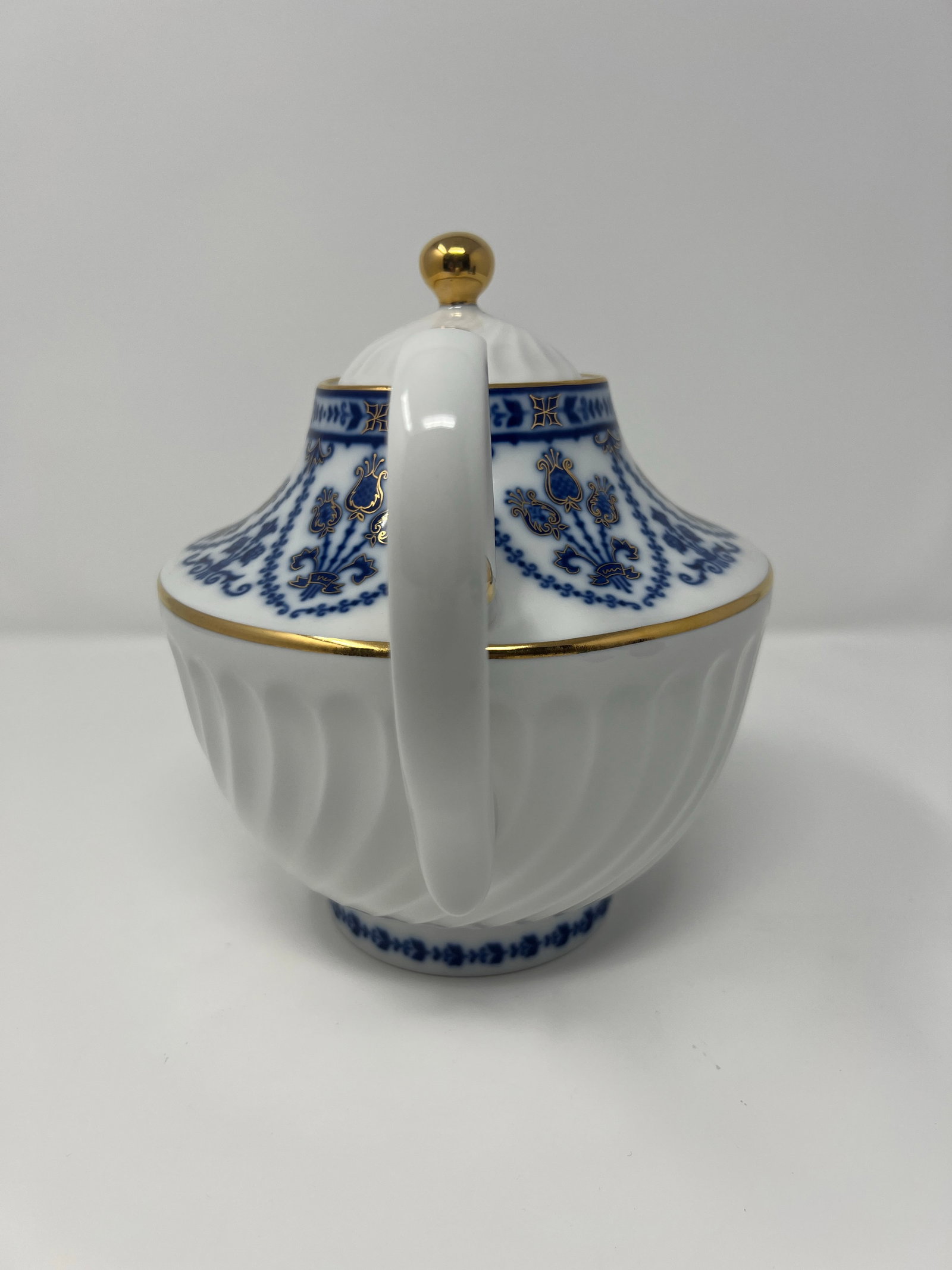 1970s Russian Lomonosov Hand-Decorated Porcelain Teapot With Cobalt Blue & Gold, St. Petersburg - 3