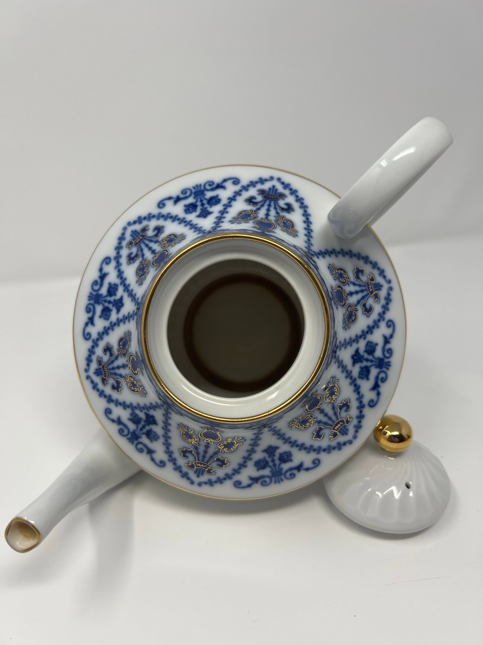 1970s Russian Lomonosov Hand-Decorated Porcelain Teapot With Cobalt Blue & Gold, St. Petersburg - 7