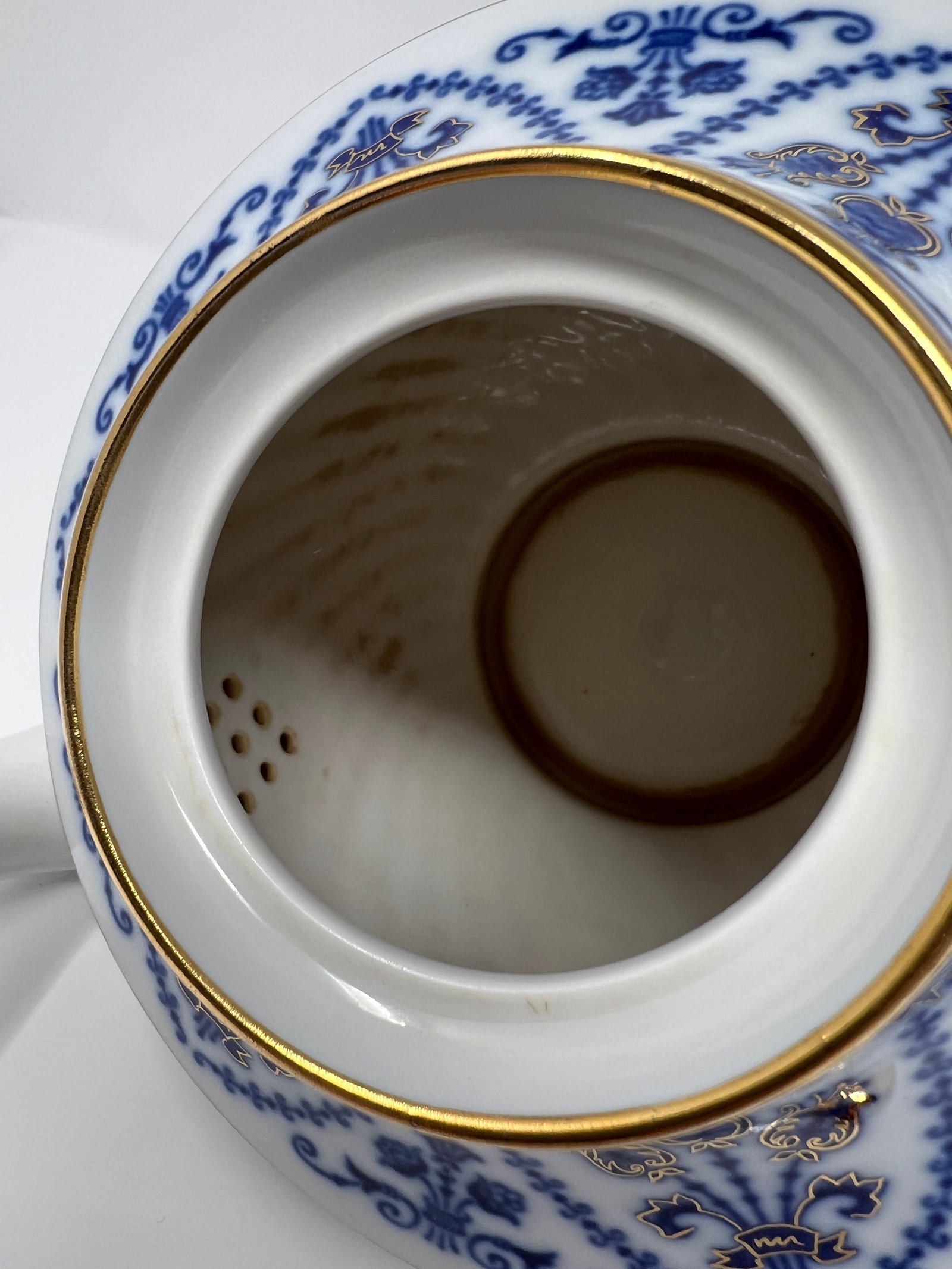 1970s Russian Lomonosov Hand-Decorated Porcelain Teapot With Cobalt Blue & Gold, St. Petersburg - 8