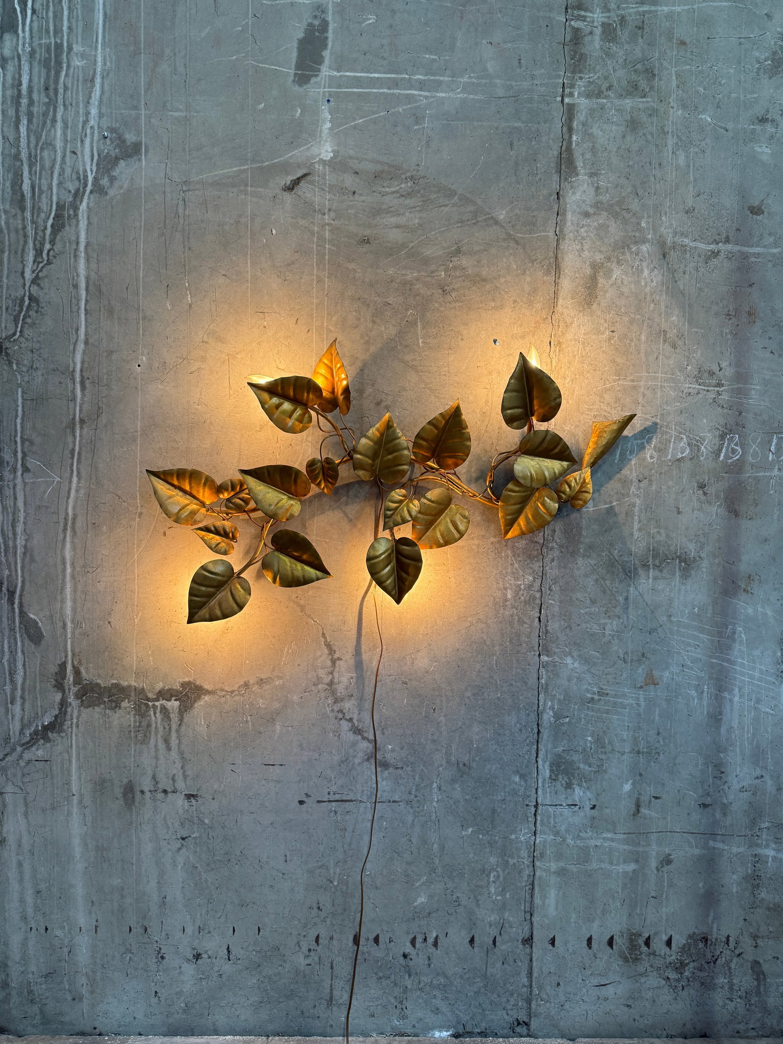 Vintage Italian Gilt Tole Leaf Wall Light - Mid-Century Gold Metal Vine Sconce, Made in Italy, 1960s - 2