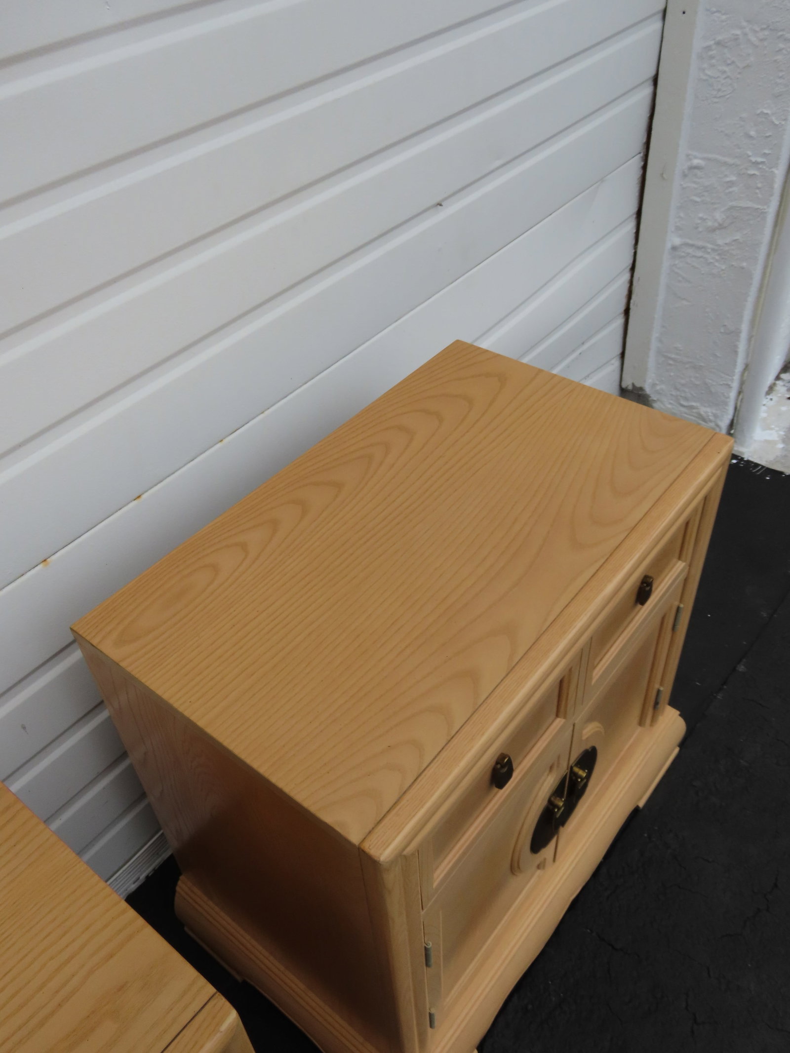 Bernhardt Hollywood Regency White Oak Large Nightstands End Bedside Tables a Pair 6400 - 14