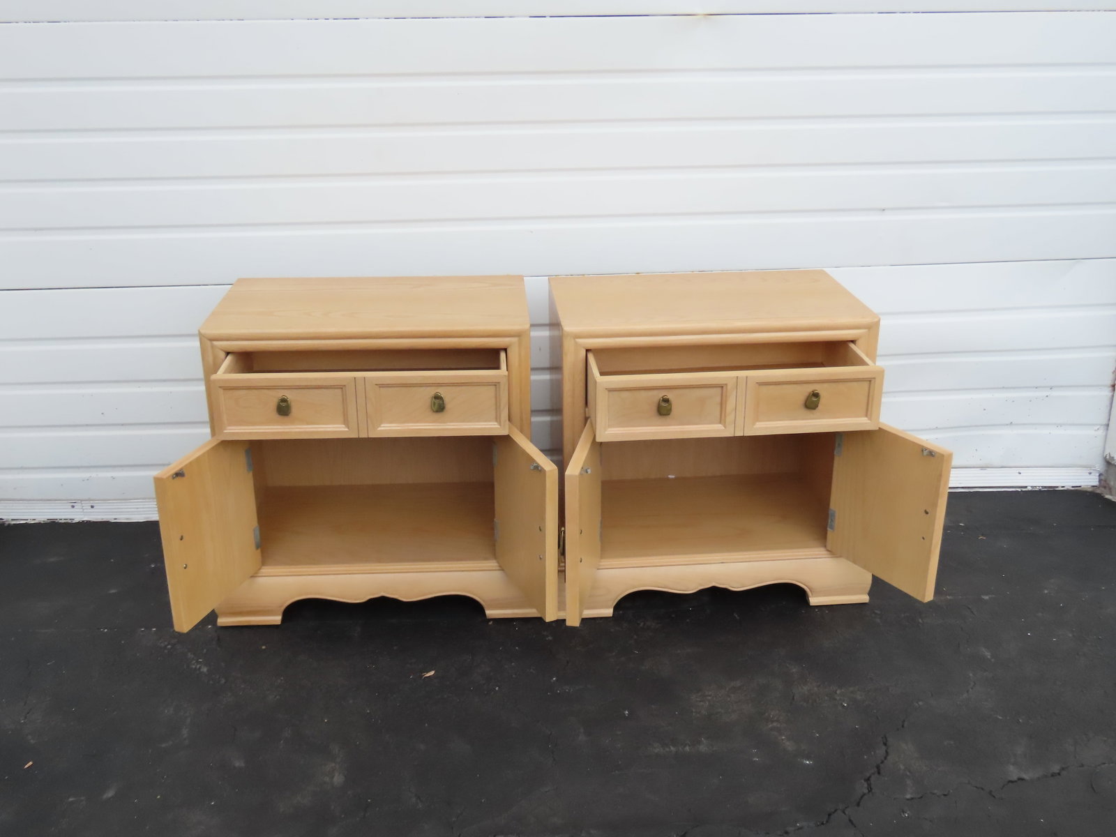 Bernhardt Hollywood Regency White Oak Large Nightstands End Bedside Tables a Pair 6400 - 6
