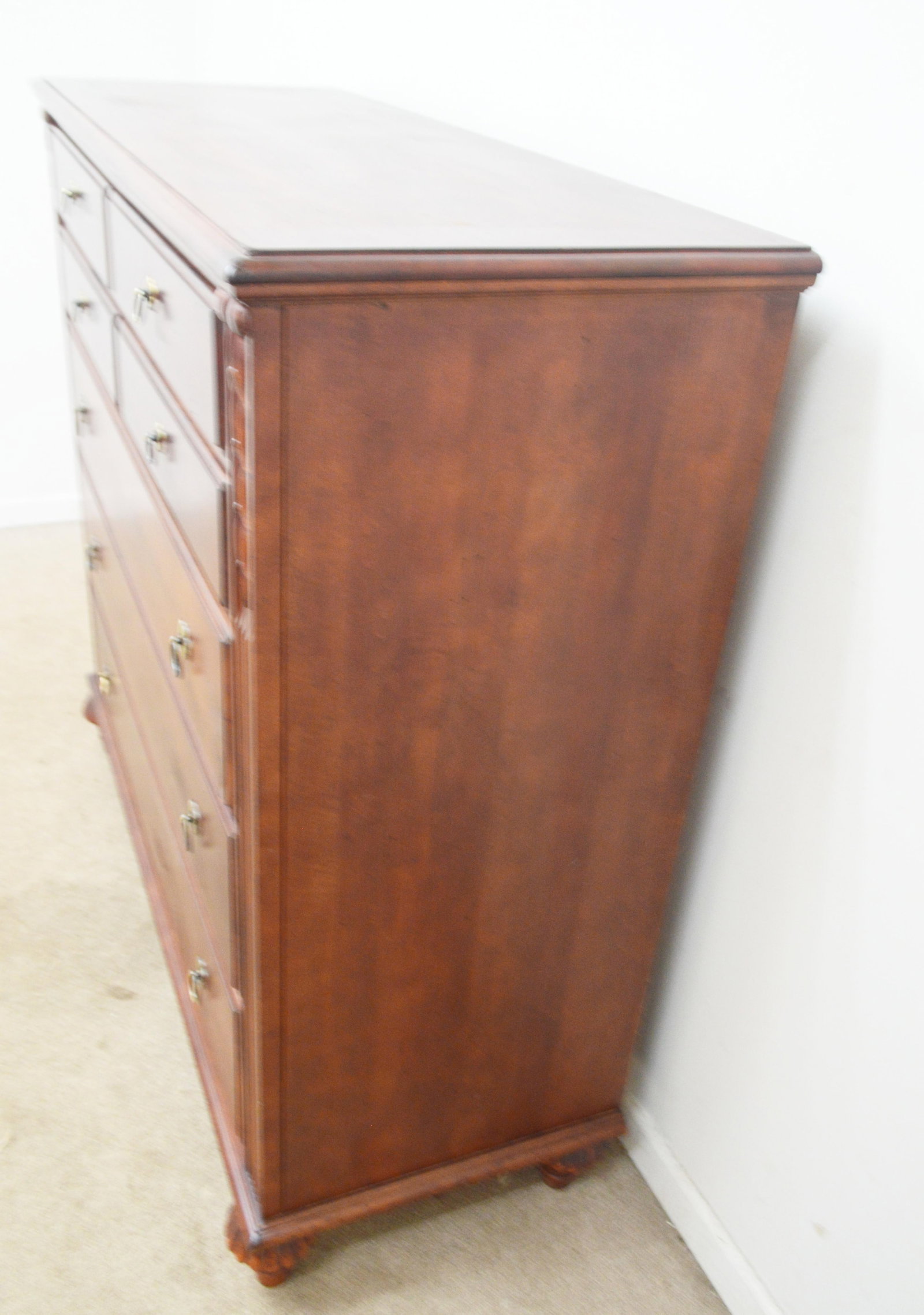 Ethan Allen Chest of Drawers and Mirror Set - 10