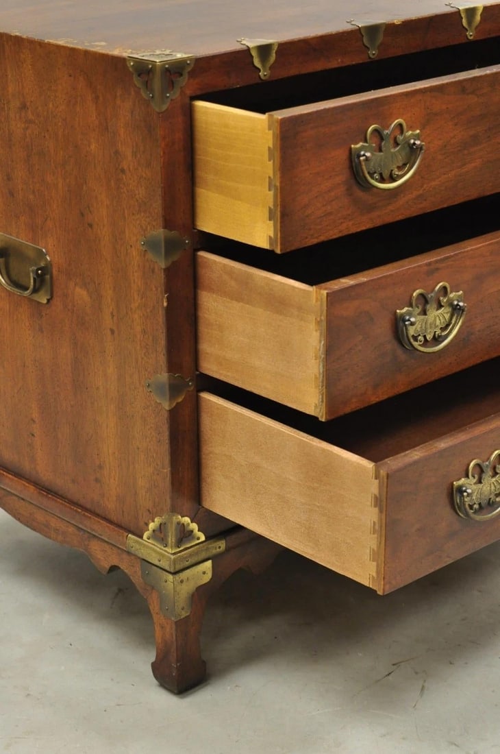 Mid 20th Century Henredon Pan Asian Chinoiserie Brass Butterfly 3 Drawer Campaign Chest Commode - 11
