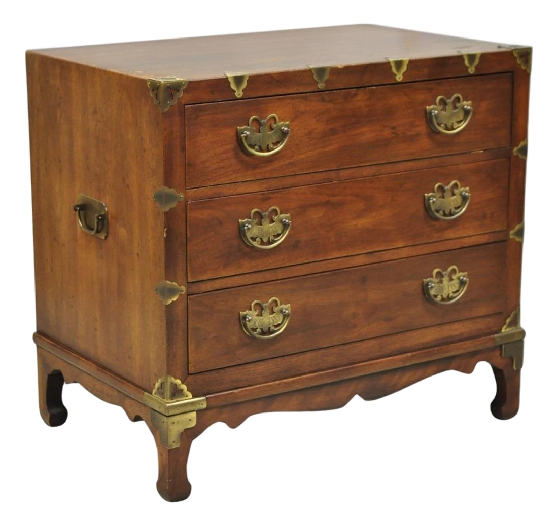 Mid 20th Century Henredon Pan Asian Chinoiserie Brass Butterfly 3 Drawer Campaign Chest Commode: Vintage Henredon Pan Asian Chinoiserie Oriental Brass Butterfly 3 Drawer Small Bachelor Chest Nightstand Table. Circa Mid 20th Century. Measurements: 24" H x 26.5" W x 17" D. Condition: Alterations: O