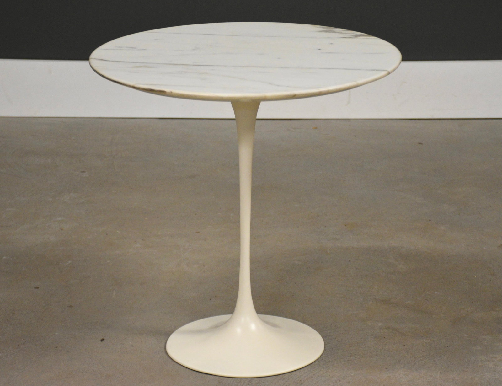 1970s Eero Saarinen Knoll Marble 20" Tulip End Table - 2
