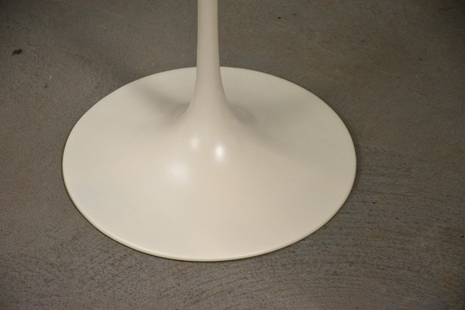 1970s Eero Saarinen Knoll Marble 20" Tulip End Table - 4