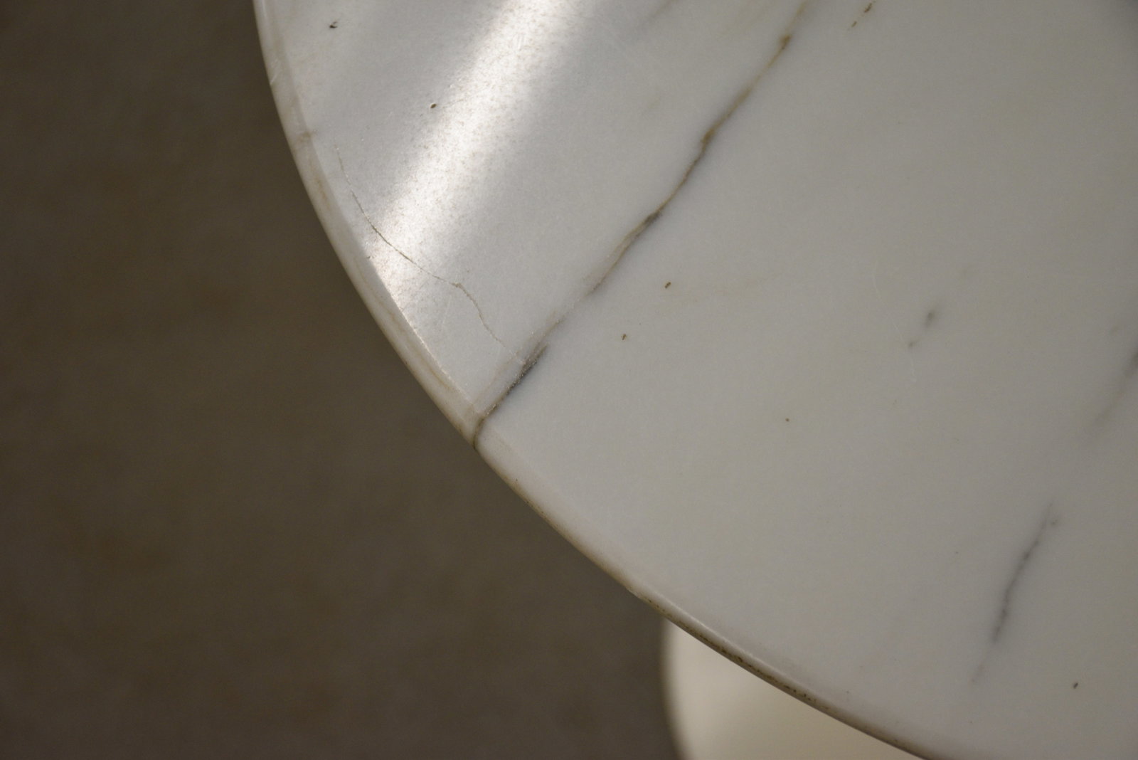 1970s Eero Saarinen Knoll Marble 20" Tulip End Table - 7