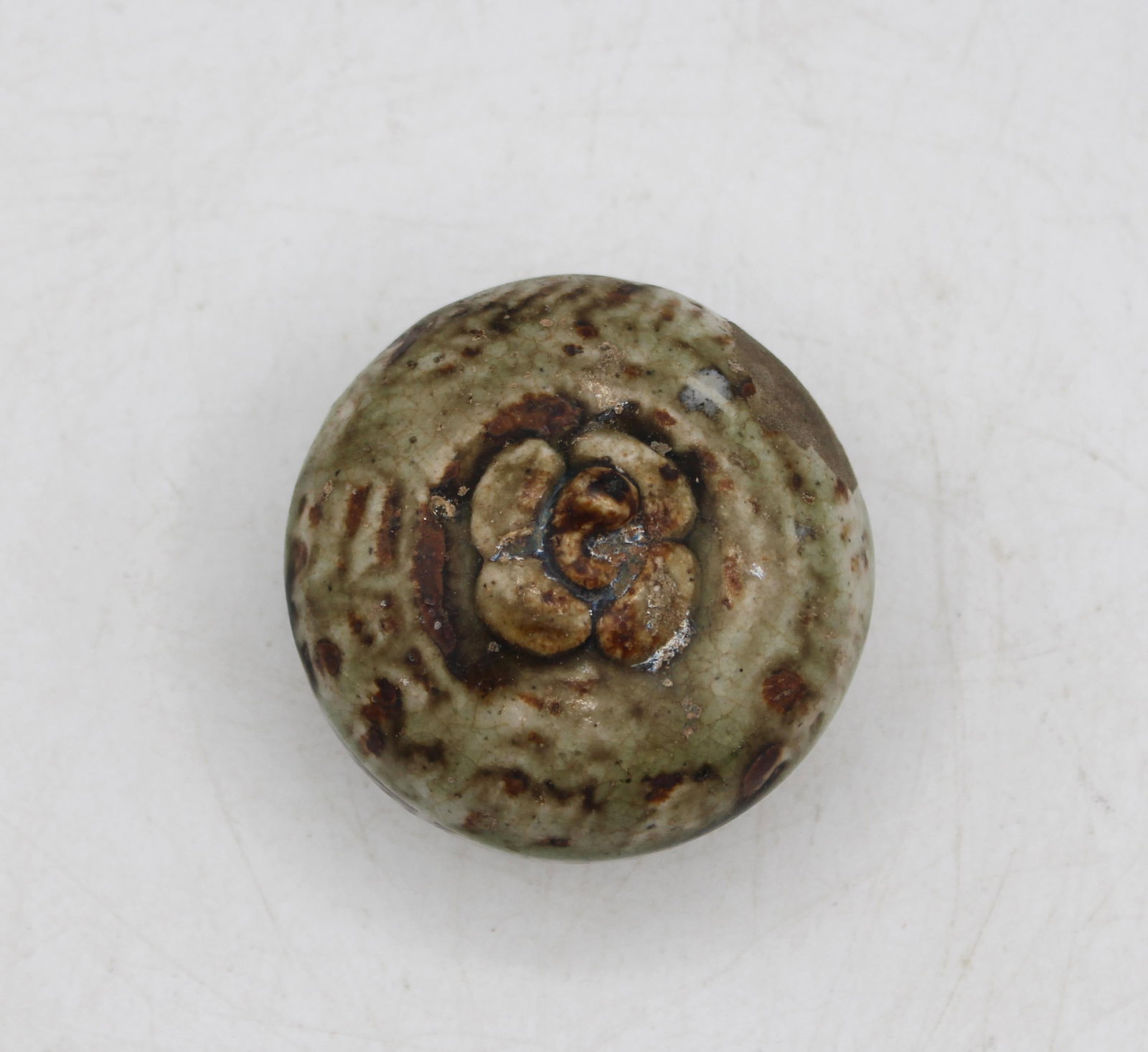 15th Century Thai Sawankhalok Small Stoneware Persimmon Shaped Box - 2