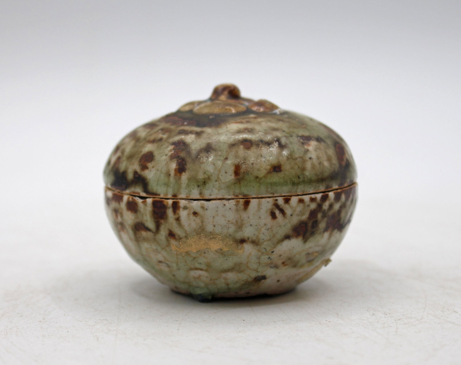 15th Century Thai Sawankhalok Small Stoneware Persimmon Shaped Box - 4