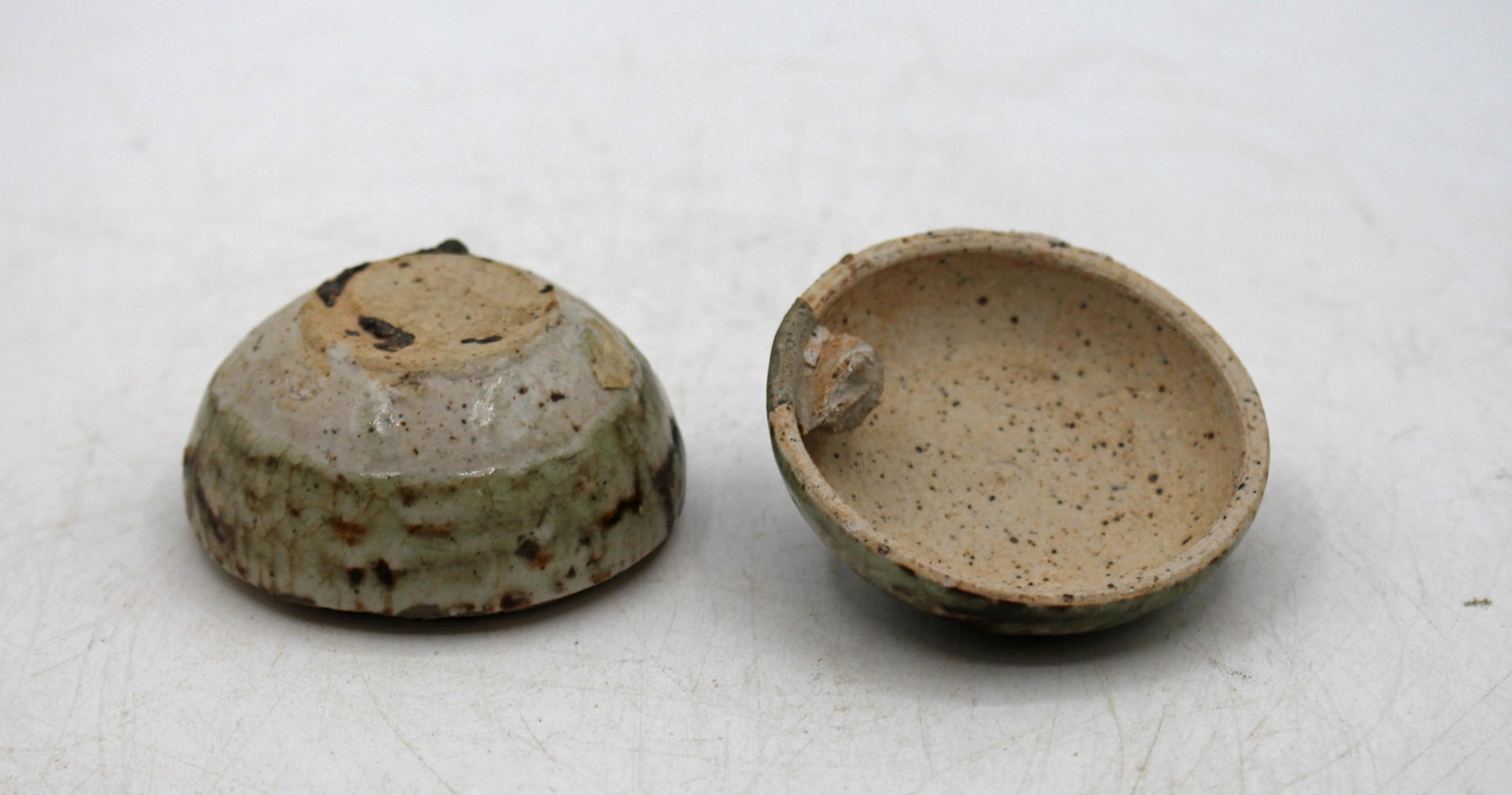 15th Century Thai Sawankhalok Small Stoneware Persimmon Shaped Box - 7