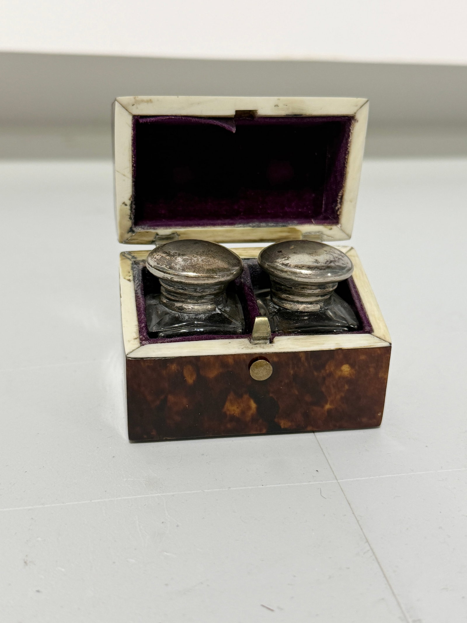 Dutch Regency Tortoiseshell Perfume Bottle Box, Circa 1830 - 9