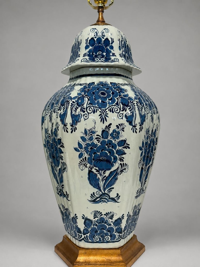 Mid-20th Century Dutch Delft Blue-and-White Ceramic & Giltwood Lamps - a Pair - 3