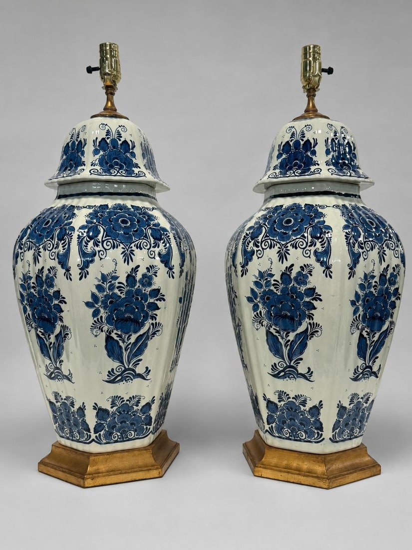 Mid-20th Century Dutch Delft Blue-and-White Ceramic & Giltwood Lamps - a Pair - 6