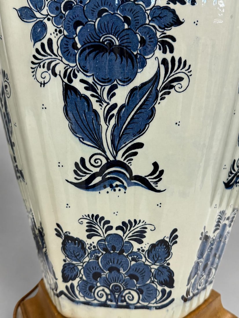 Mid-20th Century Dutch Delft Blue-and-White Ceramic & Giltwood Lamps - a Pair - 9
