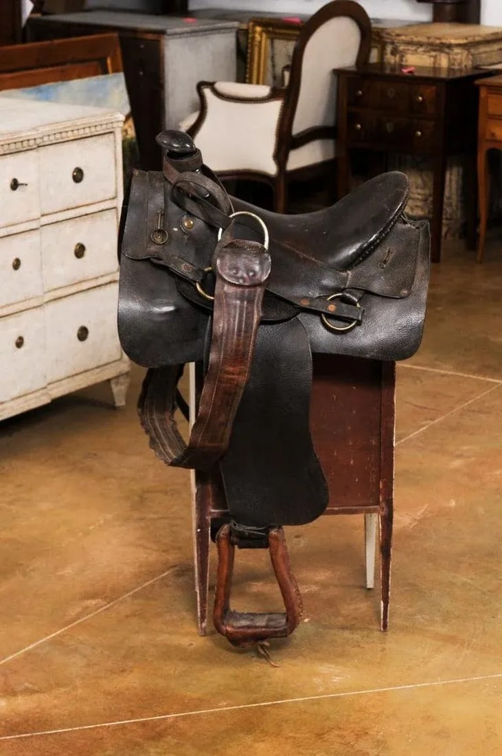 Vintage American Western Style Leather Saddle with Weathered Patina - 10
