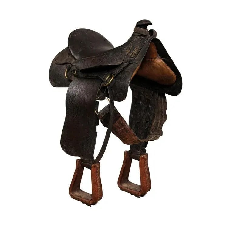 Vintage American Western Style Leather Saddle with Weathered Patina - 2