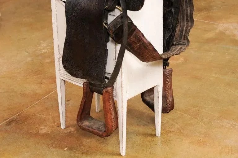 Vintage American Western Style Leather Saddle with Weathered Patina - 4