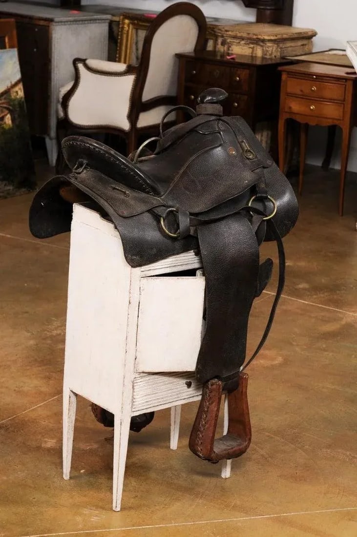 Vintage American Western Style Leather Saddle with Weathered Patina - 7