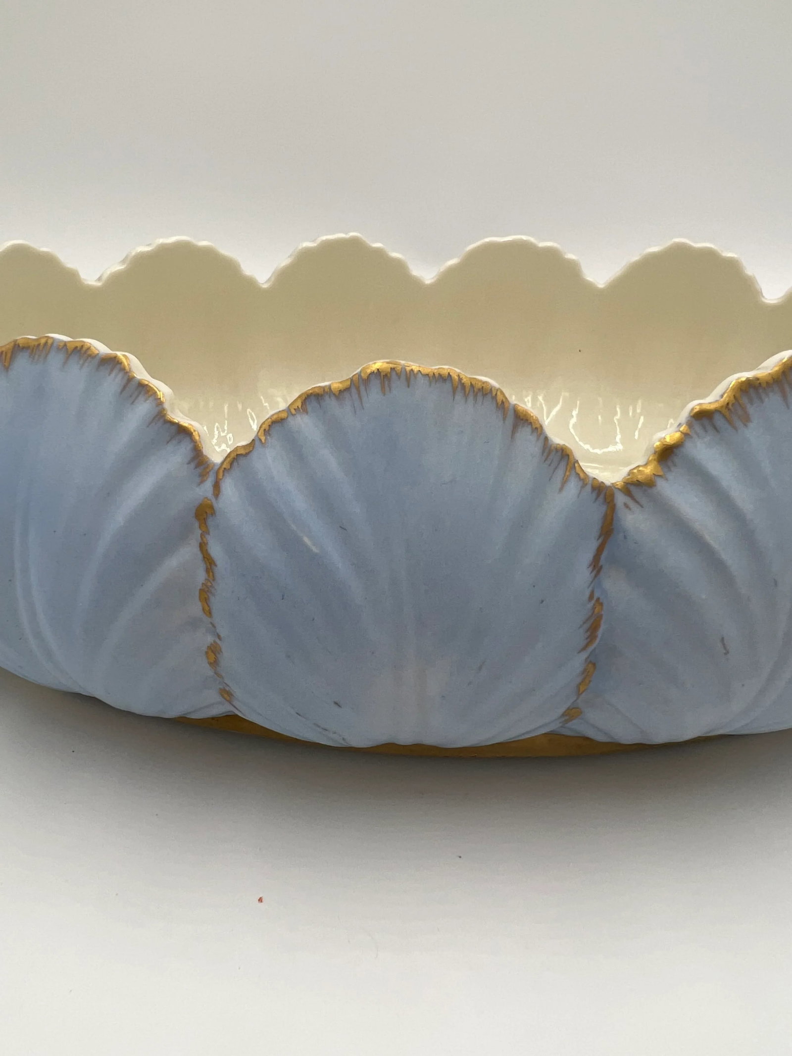 Antique English Porcelain Foliate Shell Scallop Rimmed Centerpiece Bowl - 3