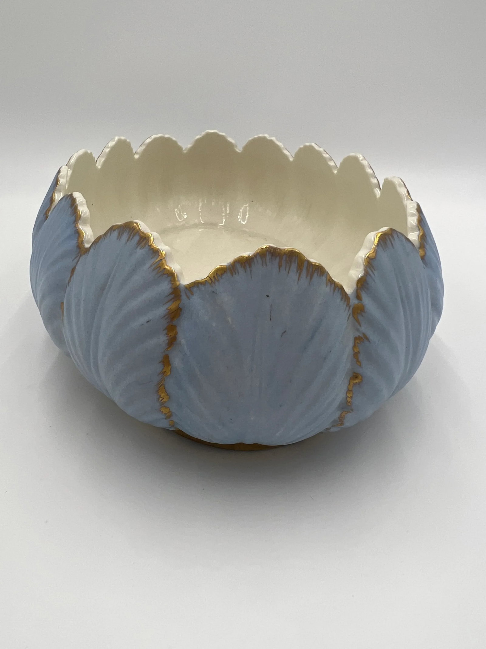Antique English Porcelain Foliate Shell Scallop Rimmed Centerpiece Bowl - 4