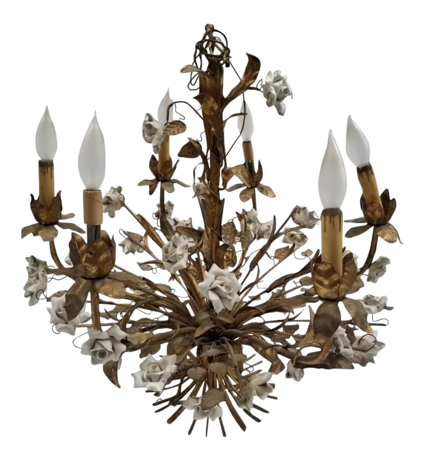 Hollywood Regency Italian Gold Gilded Tole White Roses Chandelier: Vintage Hollywood Regency Italian Gold Gilded Tole 34 White Porcelain White Roses Chandelier 6 Arm Faux Candle-Stick Lamps Dimension H 24" H 36" Height w/Chain W 24" Condition: Alterations: Original