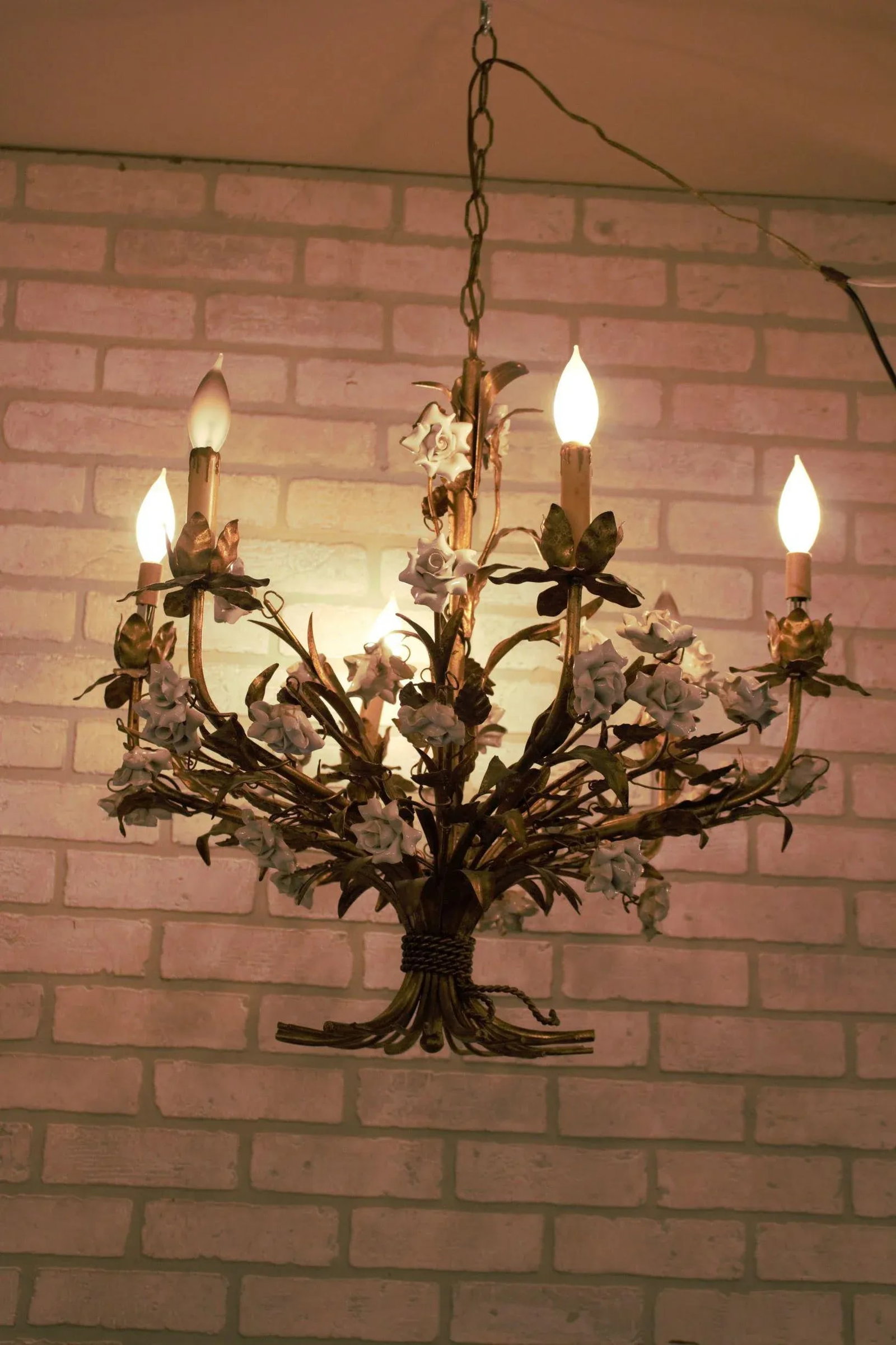 Hollywood Regency Italian Gold Gilded Tole White Roses Chandelier - 2