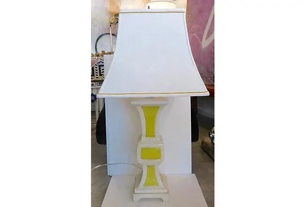 Hollywood Regency Yellow and White Ceramic Table Lamp - 2