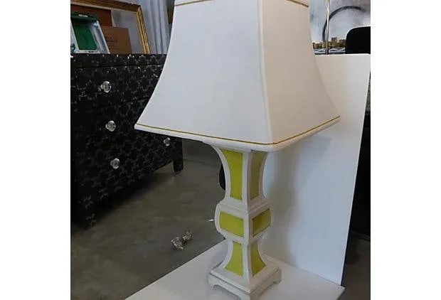 Hollywood Regency Yellow and White Ceramic Table Lamp - 3